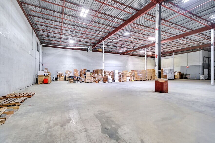 More Photos Of 8530 Av 8e, Montréal Warehouse For Lease