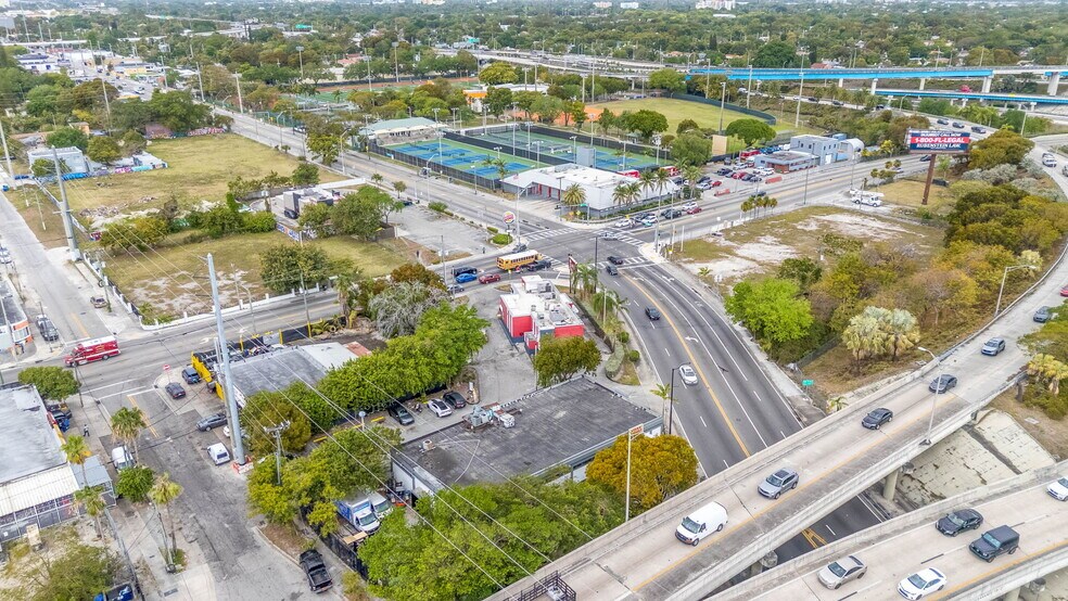 More Photos Of 666 NW 36th St, Miami Manufacturing For Sale