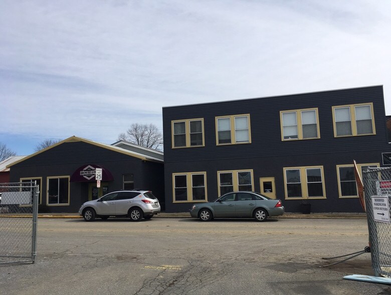 More Photos Of 105 Warwick St, Lititz Freestanding For Sale