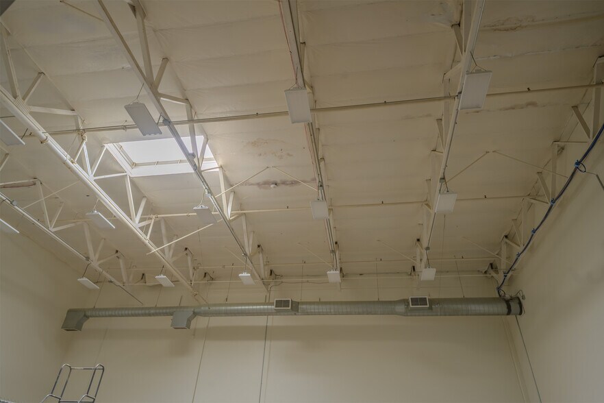 More Photos Of 42389 Winchester Rd, Temecula Warehouse For Sale