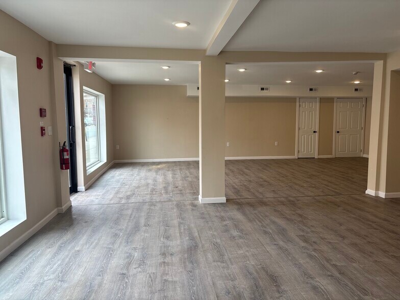 More Photos Of 14 West Ave, Woodstown Storefront Retail Office For Lease