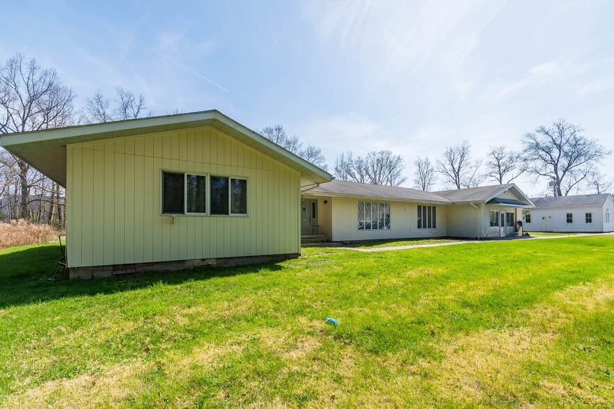 More Photos Of 1402 Route 300, Newburgh Showroom For Sale