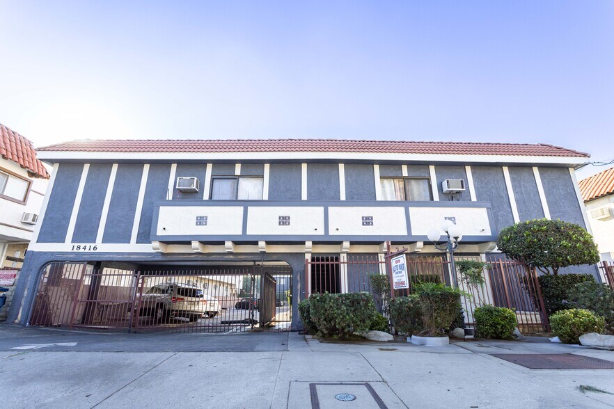 More Photos Of 18416 Halsted St, Northridge Apartments For Sale