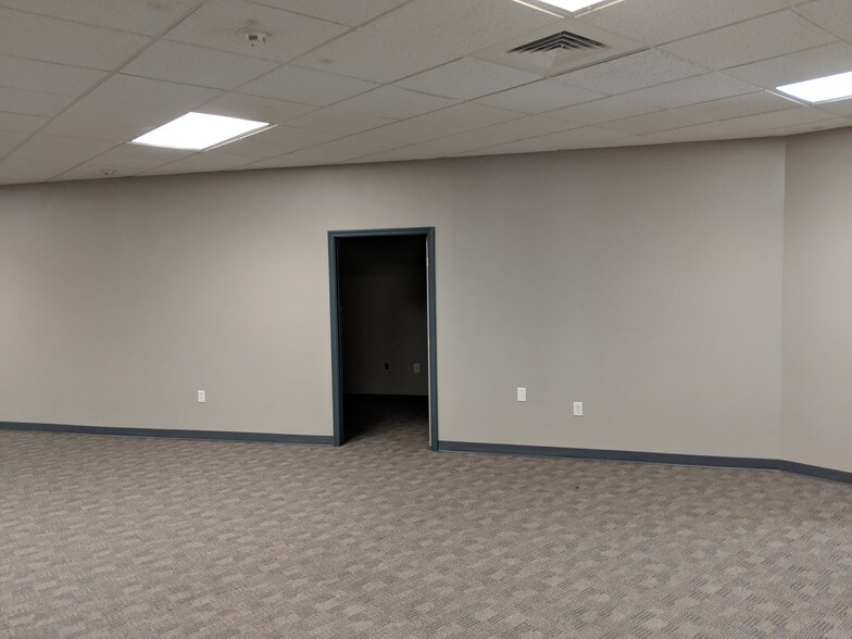 More Photos Of 1400 Proline Pl, Gettysburg Office For Sale