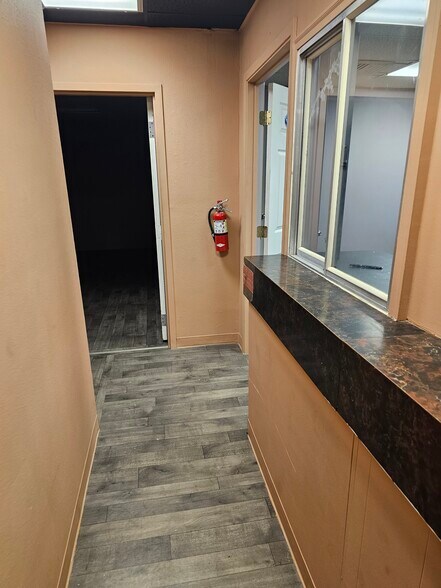 More Photos Of 103 S Fannin Ave, Cameron Office For Lease