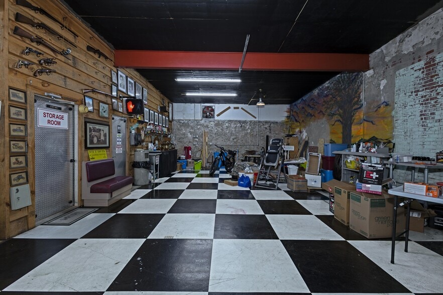 More Photos Of 101 W Main St, Hogansville Distribution For Sale