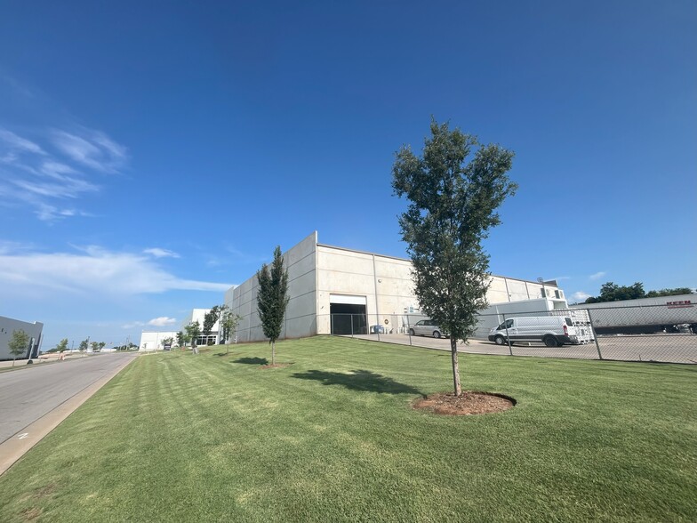 More Photos Of 4700 SW 25th Cir, Oklahoma City Warehouse For Lease