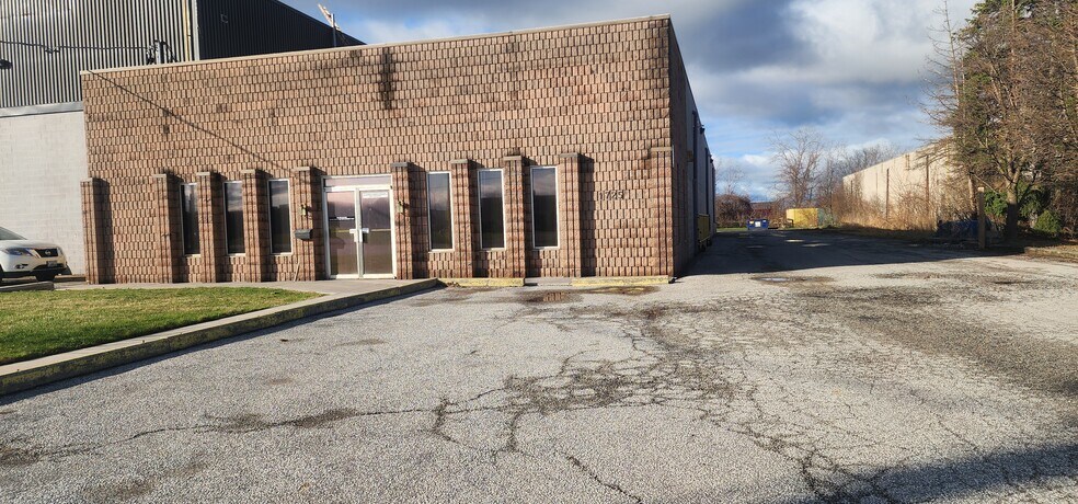 Primary Photo Of 1725 Rossi Dr, Tecumseh Distribution For Lease