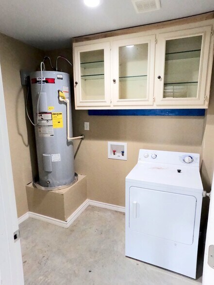 More Photos Of 403 N Donation St, Tioga Flex For Sale