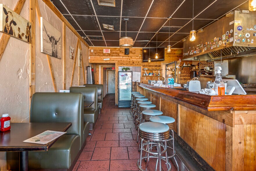 More Photos Of 312-318 Seabreeze Blvd, Daytona Beach Storefront For Sale