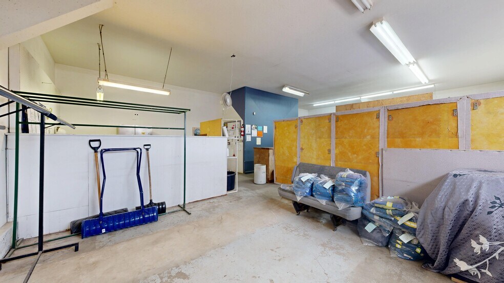More Photos Of 4707 50 st, Stettler Service For Sale
