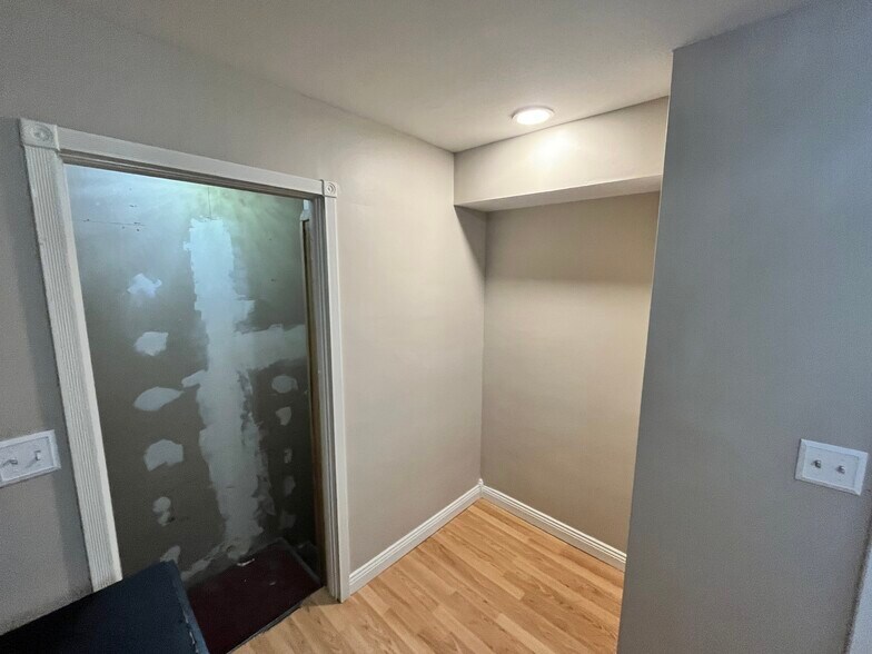 More Photos Of 260 Calumet St, Oswego Office For Sale