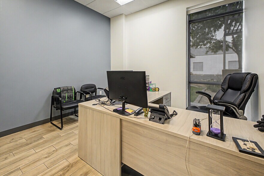 More Photos Of 230 N 48th Ave, Phoenix Manufacturing For Lease