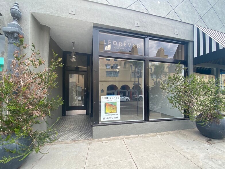 More Photos Of 210-226 Main St, Venice Storefront Retail Office For Lease