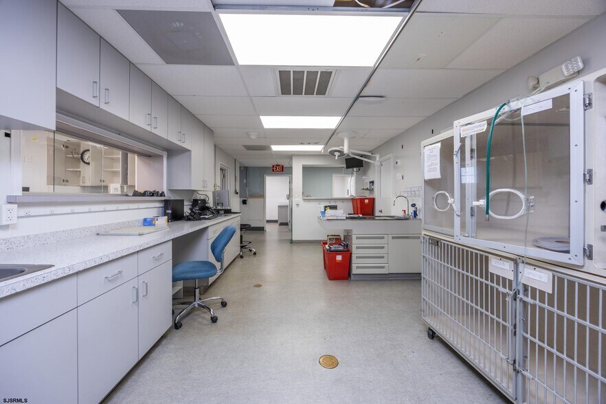More Photos Of 535 Maple Ave, Linwood Veterinarian Kennel For Lease