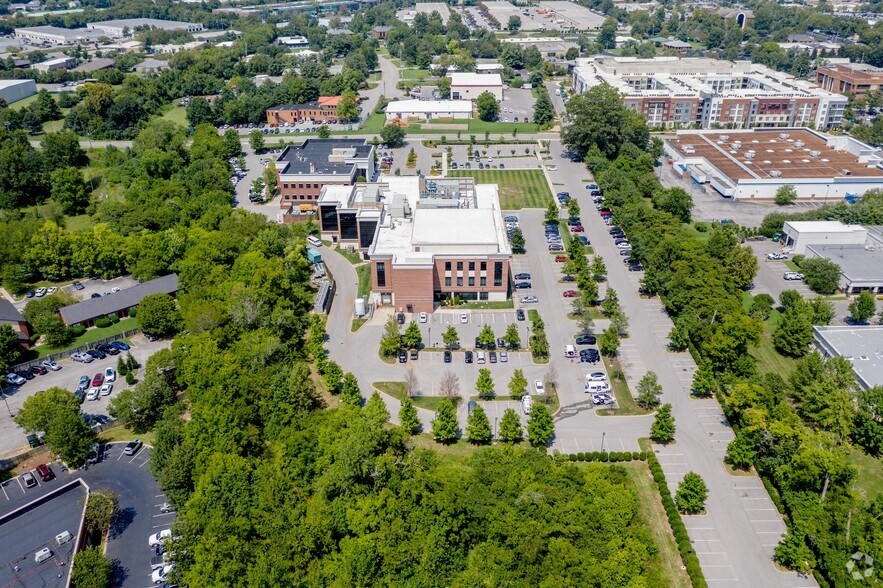 More Photos Of 389 Nichol Mill Ln, Franklin Unknown For Lease