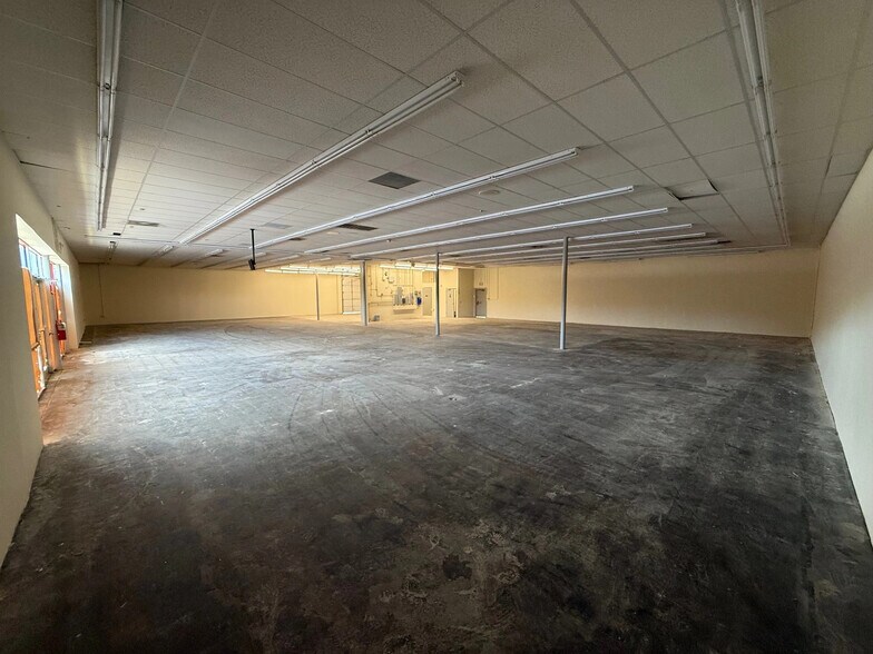 More Photos Of 2619 Nogalitos St, San Antonio Auto Repair For Lease