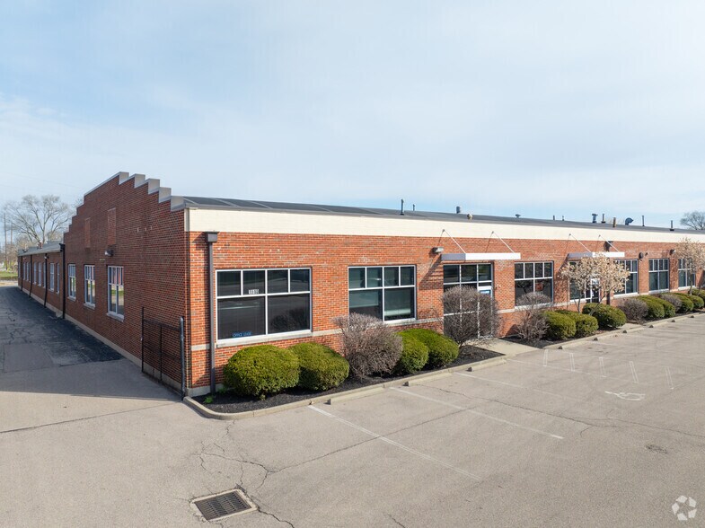 More Photos Of 1910 Fairgrove Ave, Hamilton Light Distribution For Lease