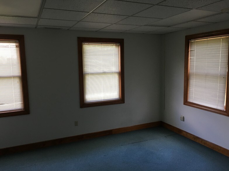 More Photos Of 80 Worcester St, North Grafton Storefront Retail Office For Lease