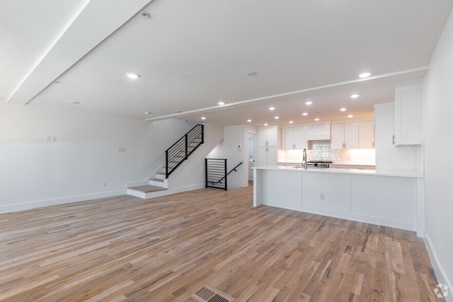 More Photos Of , Dallas Multifamily For Sale