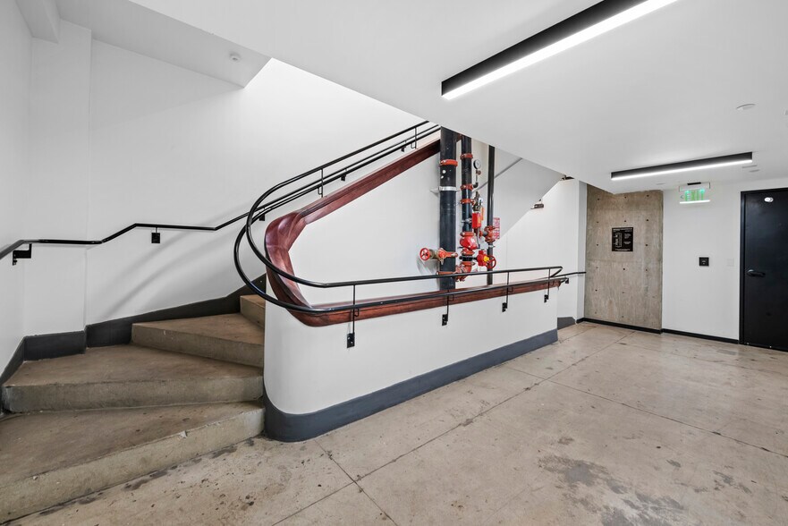 More Photos Of 718 S Hill St, Los Angeles Office For Lease
