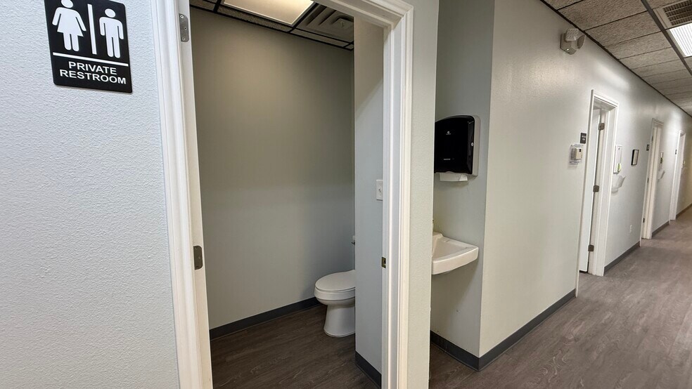 More Photos Of 1941 E 37th St, Odessa Office For Sale