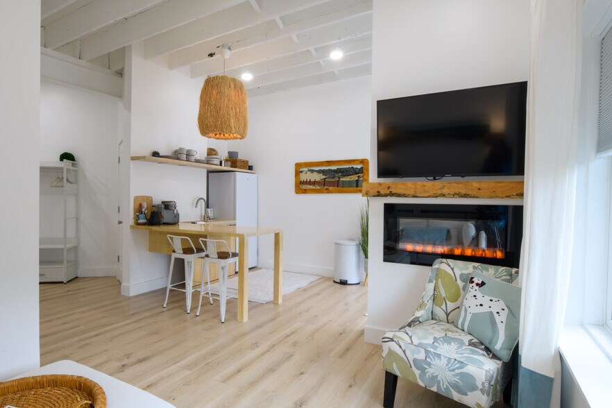 More Photos Of 13662 Red Arrow Hwy, Harbert Hotel For Sale