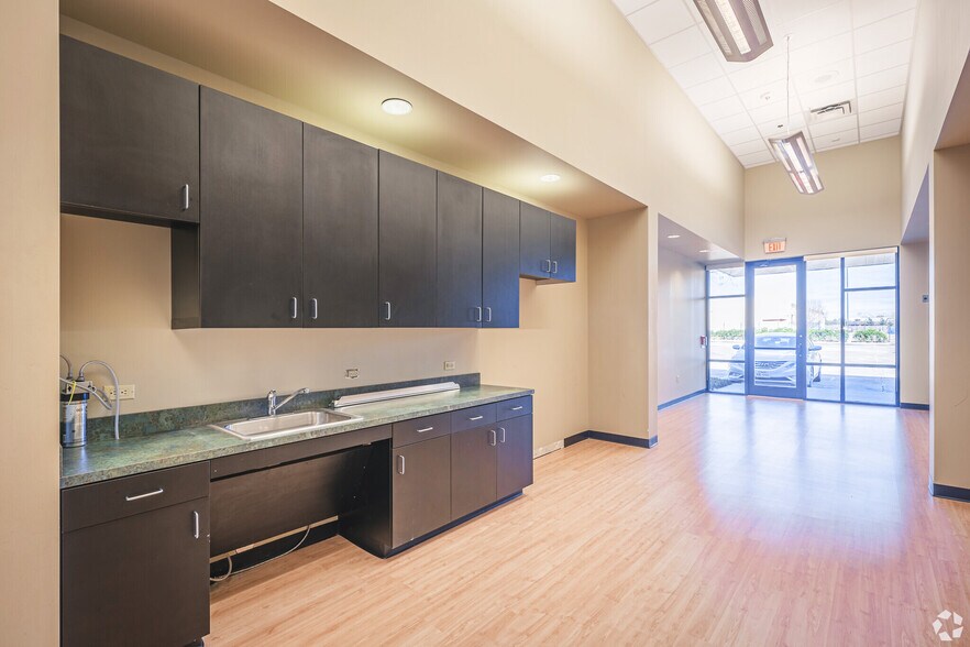 More Photos Of 16969 Texas Ave, Webster Office For Lease