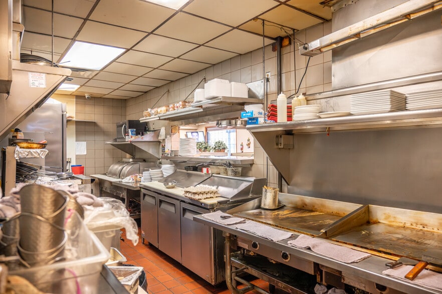 More Photos Of 532 Gateway Ave, Mauston Restaurant For Sale