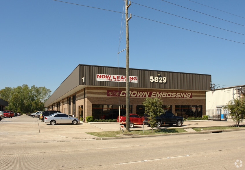 More Photos Of 5829 W Sam Houston Pky N, Houston Light Distribution For Lease