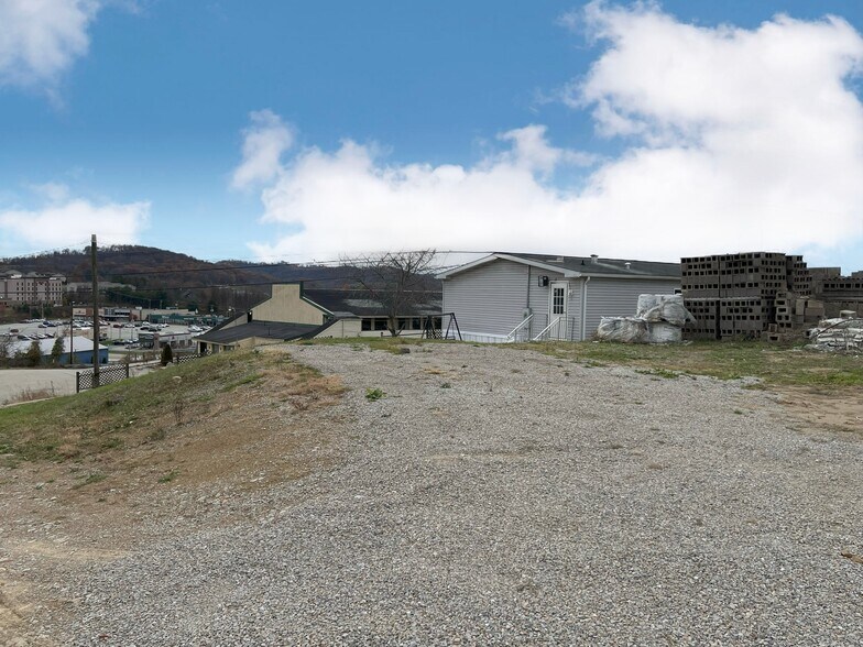 More Photos Of 126 Miller Ln, Waynesburg Hotel For Sale