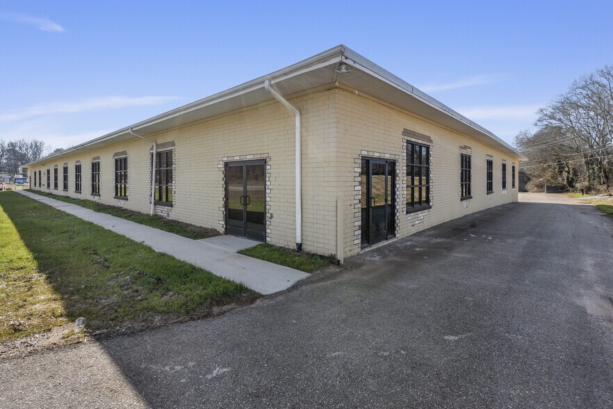 More Photos Of 3955 Highway 53, Hoschton Freestanding For Sale