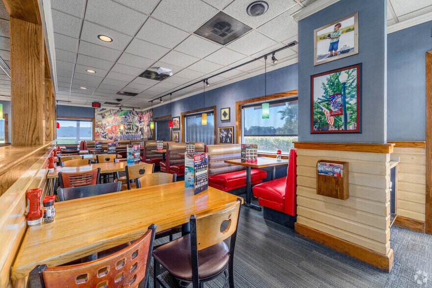 More Photos Of 700 S Kansas Ave, Clinton General Retail For Sale