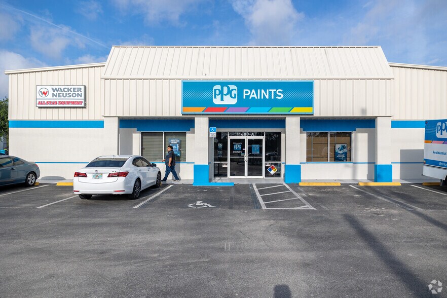 More Photos Of 11680 Metro Pky, Fort Myers Warehouse For Lease