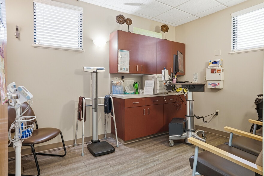 More Photos Of 1729 Lakeland Hills Blvd, Lakeland Medical For Sale