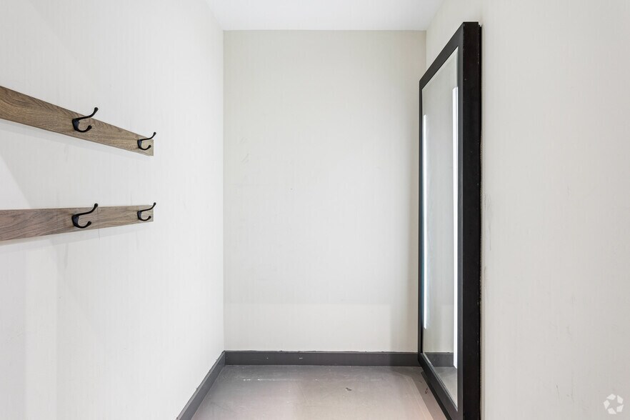 More Photos Of 4400 Ashford Dunwoody Rd NE, Atlanta Unknown For Lease