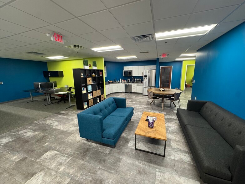 More Photos Of 1611 Pond Rd, Allentown Medical For Lease