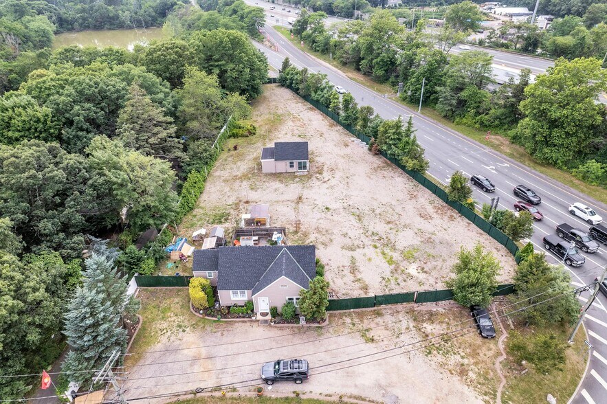 More Photos Of 557 Deer Park Rd, Dix Hills Flex For Sale