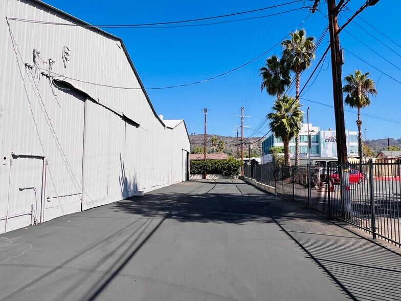 More Photos Of 2219 Fair Park Ave, Los Angeles Warehouse For Lease