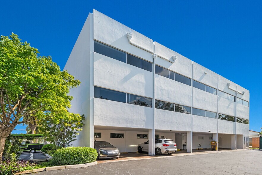 More Photos Of 1995 E Oakland Park Blvd, Fort Lauderdale Loft Creative Space For Sale