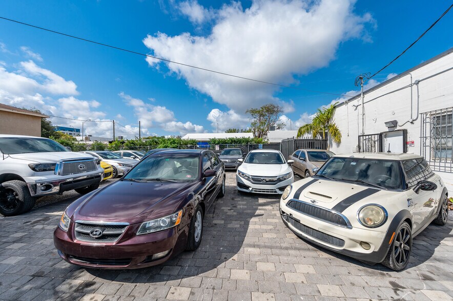 More Photos Of 660-680 NW 71st St, Miami Warehouse For Sale