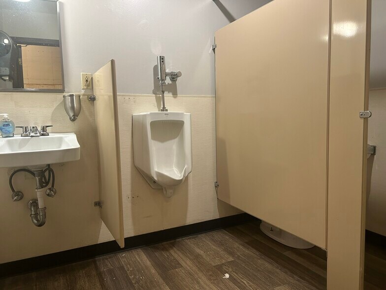 More Photos Of 5151 E 56th Ave, Commerce City Manufacturing For Sale