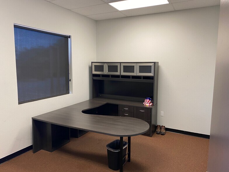 More Photos Of 2225 W Pecos Rd, Chandler Light Manufacturing For Lease