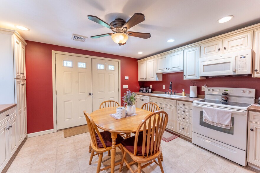 More Photos Of 110 Wauregan Rd, Canterbury Flex For Sale