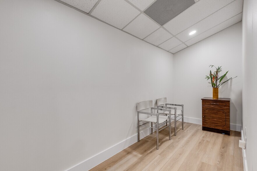 More Photos Of 12989 Jupiter Rd, Dallas Office For Sale