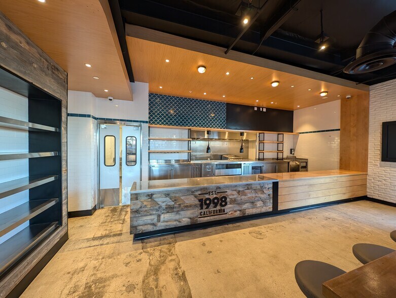 More Photos Of 73547-73575 Highway 111, Palm Desert Storefront For Lease