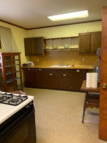 More Photos Of 131 E Main St, Vernon Religious Facility For Sale