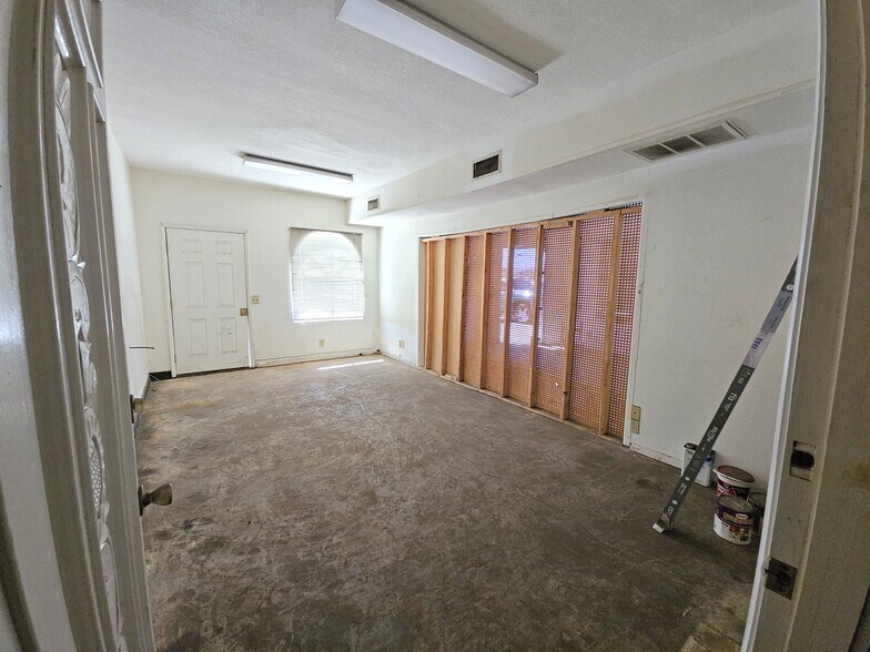 More Photos Of 1591 Ramar Rd, Bullhead City Flex For Lease