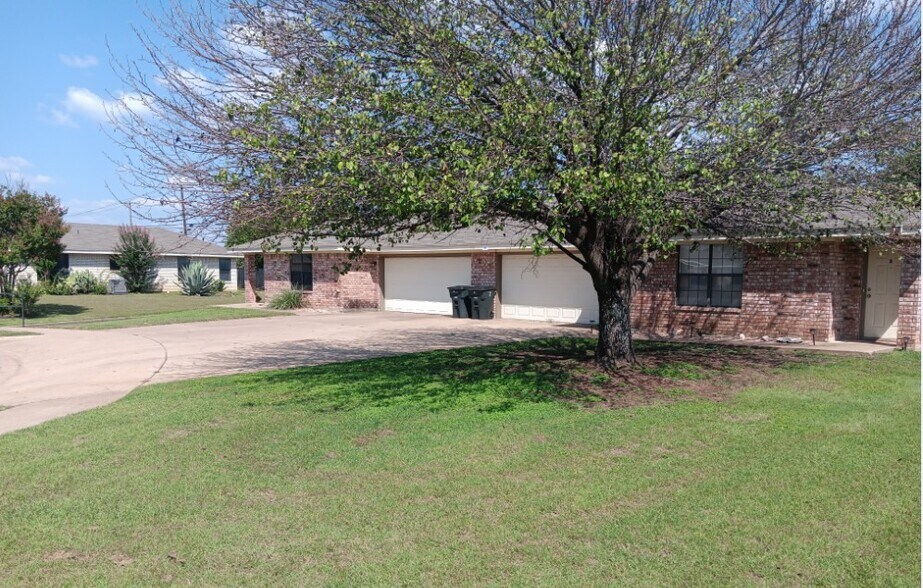 More Photos Of 900 McDaniel Cir, Killeen Multifamily For Sale