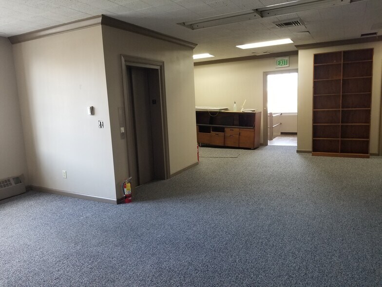 More Photos Of 49 Public Sq, Shelbyville Office For Sale